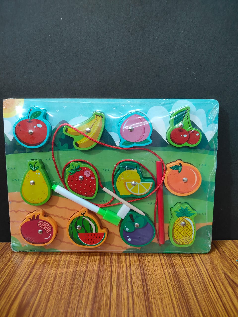 4 IN 1 MAGNETIC&THREADING WITH WRITING BOARD