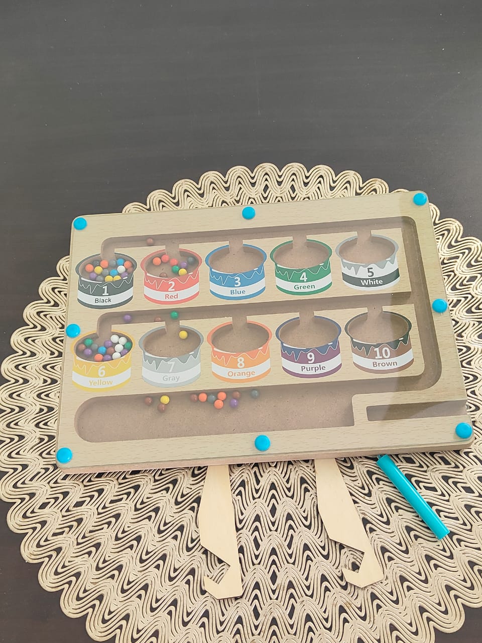 MAGNETIC COLOUR SORTING MAZE