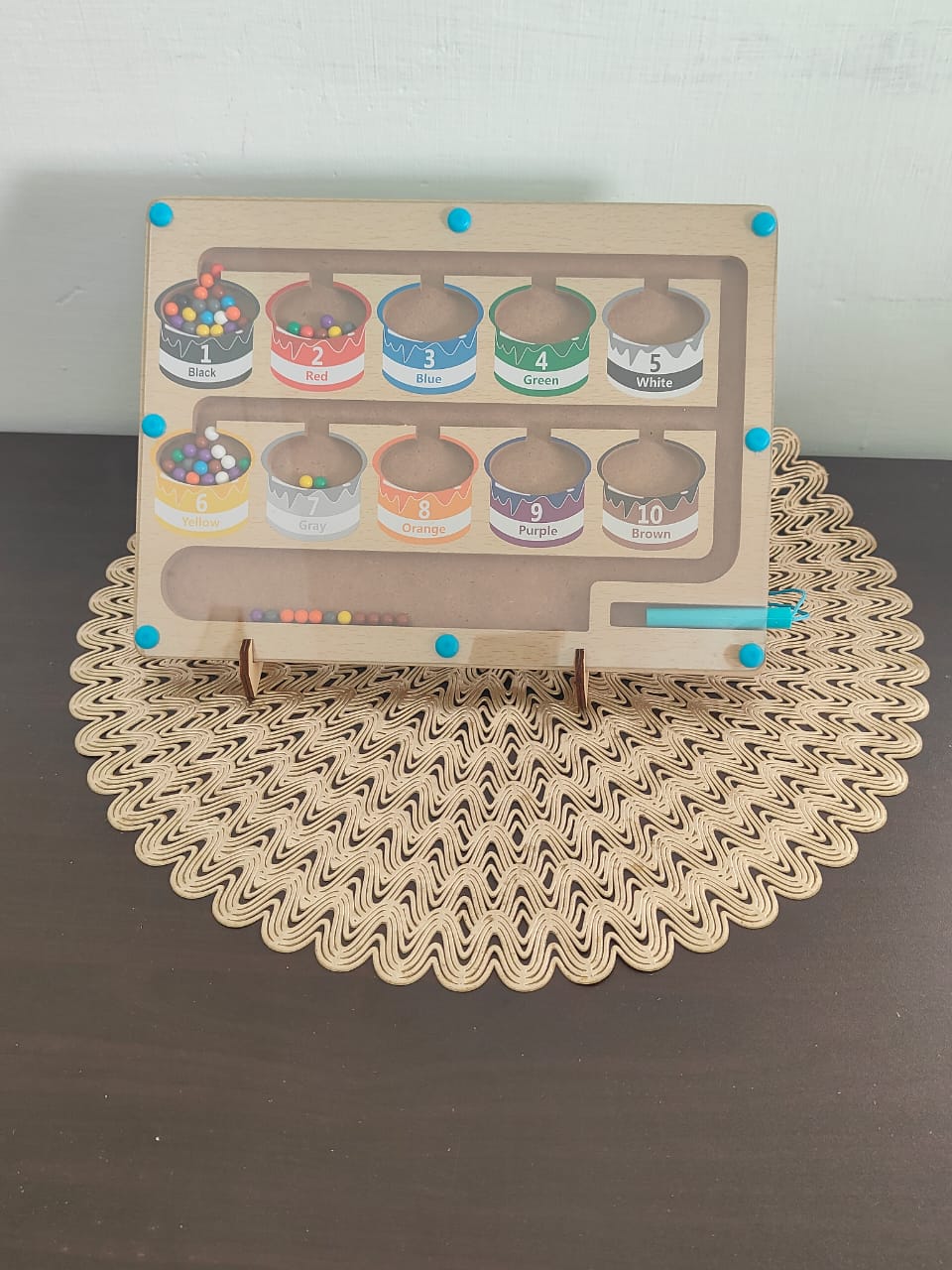 MAGNETIC COLOUR SORTING MAZE